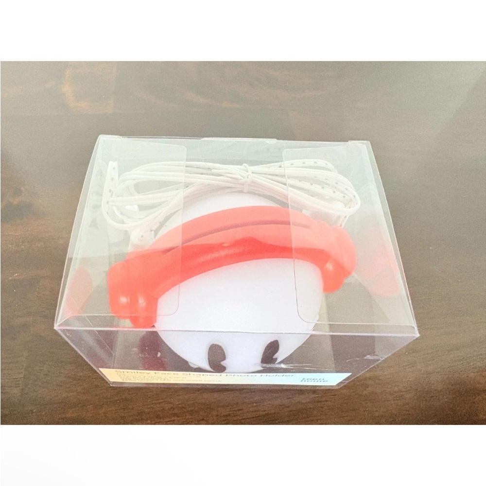 Smiley Face Shaped Photo Holder with Red Headphones lights up - Picture 3 of 3